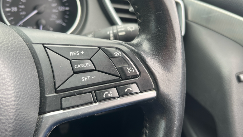 Nissan Qashqai 1.2 DiG-T N-Connecta 5dr Petrol Hatchback